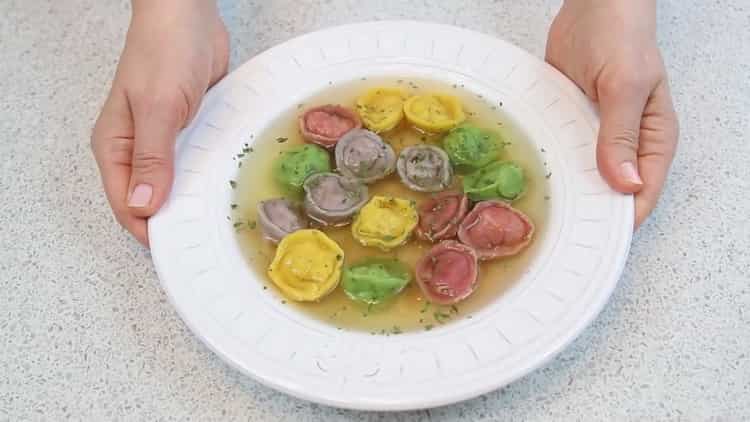 Gnocchi deliziosi di colore pronti