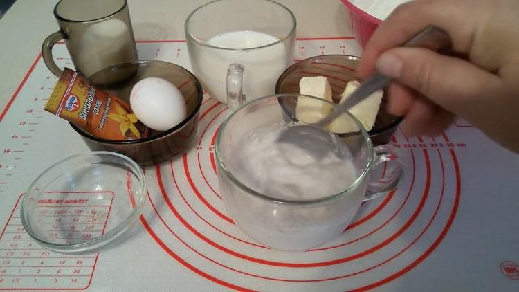 Per preparare i panini alla rosa, prepara gli ingredienti