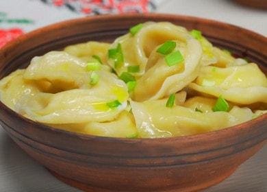 Gnocchi saporiti con patate e cipolle fritte aromatiche