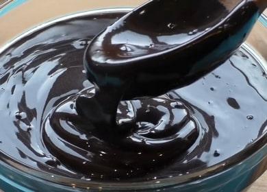 La glassa al cioccolato più gustosa per gli eclair