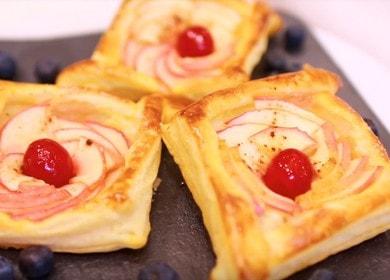 Dessert delizioso della pasta sfoglia - canestri della mela