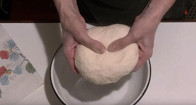 Un tale lievito per torte fritte risulta molto flessibile, è conveniente e semplice da lavorare.