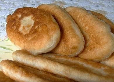 Cuciniamo torte fritte con cavolo secondo una ricetta passo-passo con una foto.