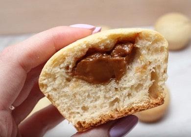 Cucinare deliziosi cupcakes con un ripieno all'interno: una ricetta con foto passo dopo passo.