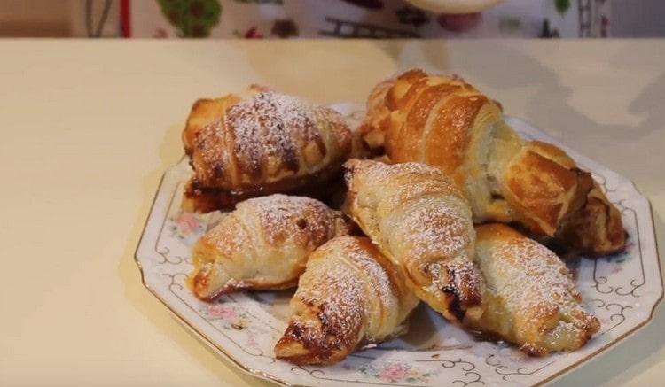 Se lo si desidera, questa cottura può essere ulteriormente cosparsa di zucchero a velo.