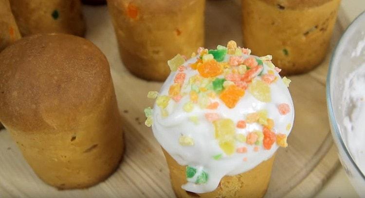 Come puoi vedere, puoi preparare una deliziosa torta pasquale usando la ricetta del lievito secco.