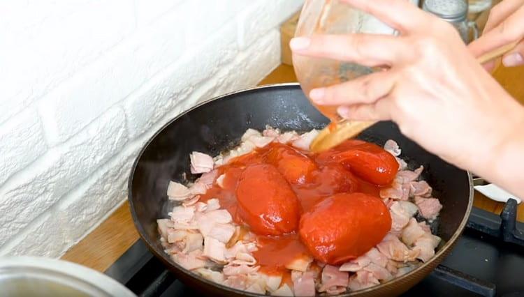 Aggiungi i pomodori nel nostro succo.