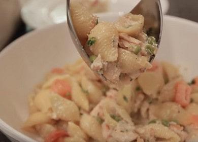 Pasta al salmone in salsa di panna - una cena meravigliosa in 15 minuti