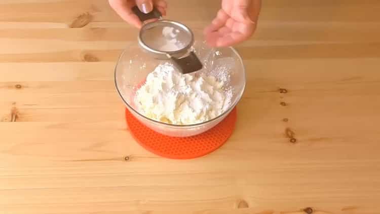 Per la preparazione di pasta sfoglia con ricotta, aggiungere la polvere