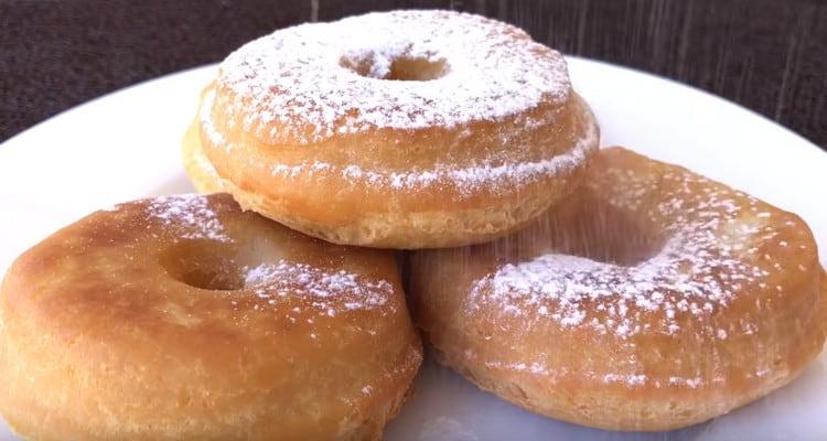 Come puoi vedere, questa ricetta per la ciambella senza lievito è in realtà semplice.