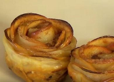 Masarap at magandang rosas mula sa puff pastry na may mga mansanas