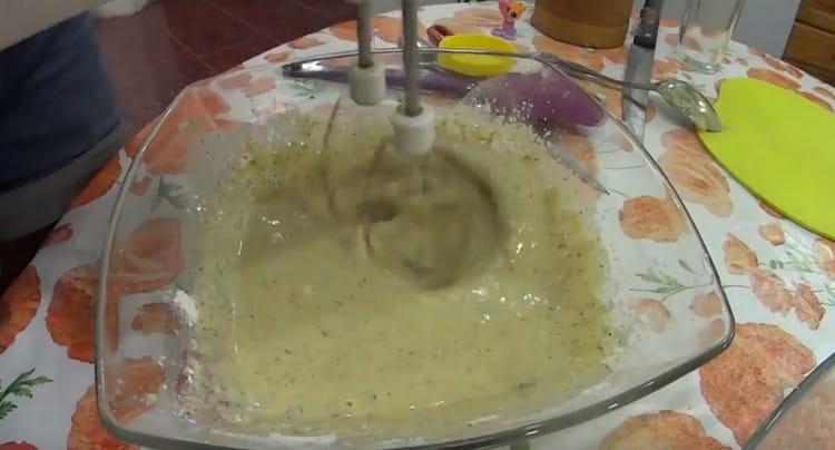 Abbiamo anche battuto la pastella di birra con un mixer.