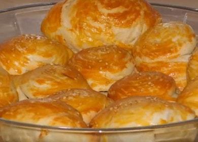 Cucinare deliziosi sfogliatelle secondo una ricetta passo-passo con una foto.