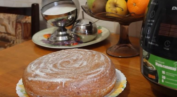 Aggiungiamo le torte una sopra l'altra e ungiamo la crema sopra.