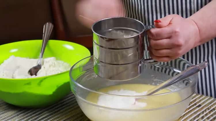 Preparare gli ingredienti per l'impasto cheesecake.