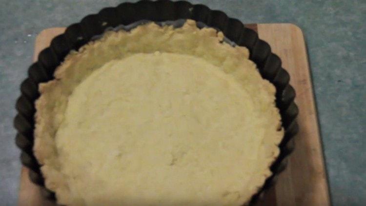 La base per la quiche si è rivelata così carina, non resta che riempirla con il ripieno.