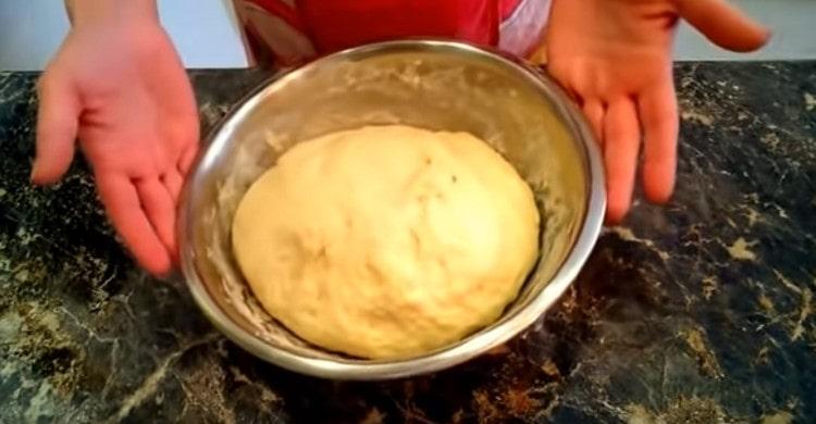 L'impasto per le torte sull'acqua dovrebbe durare per un po 'e aumentare.