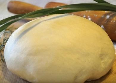 Prepariamo l'impasto corretto su acqua minerale per gnocchi secondo una ricetta passo-passo con una foto.