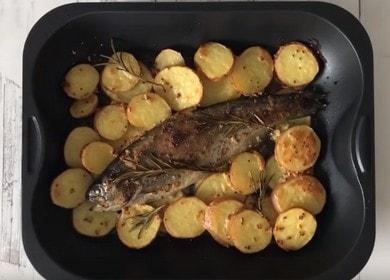 Trota con patate al forno - appetitosa e molto gustosa