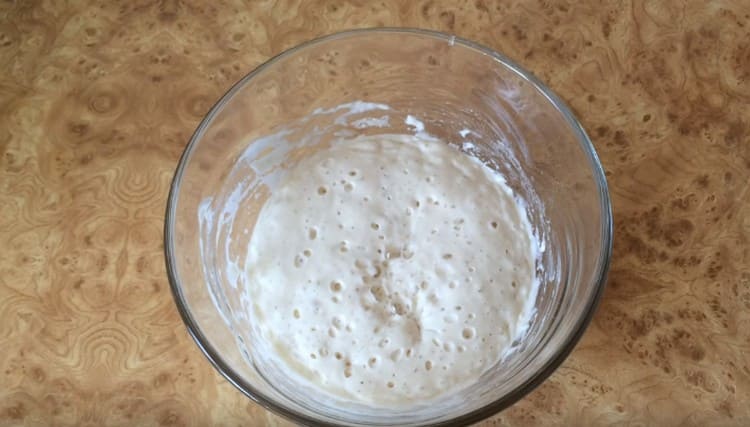 Per prima cosa devi fare un impasto a base di un antipasto di grano.