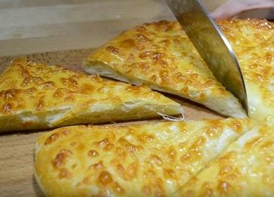 Cuciniamo il khachapuri megreliano a casa secondo la ricetta con una foto.