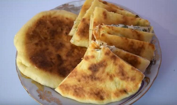 Il Khachapuri con la ricotta è molto gustoso.