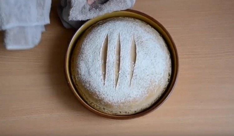 Quindi abbiamo cucinato un delizioso pane con farina integrale nel forno.