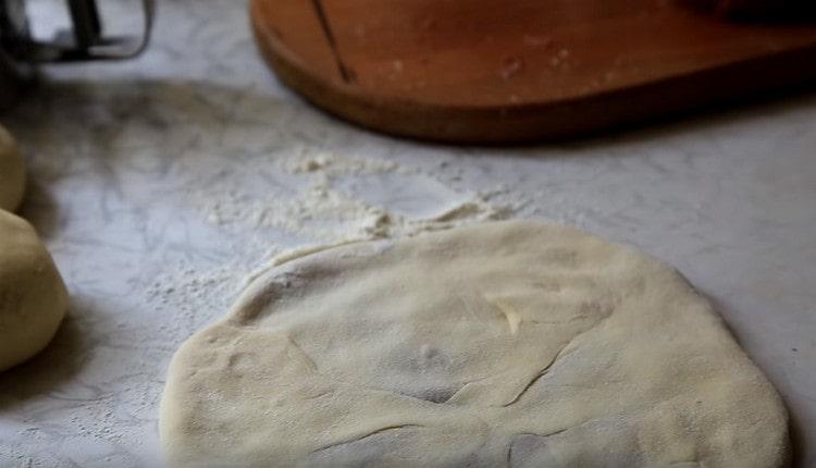 Allo stesso modo cuciniamo le torte rimanenti.