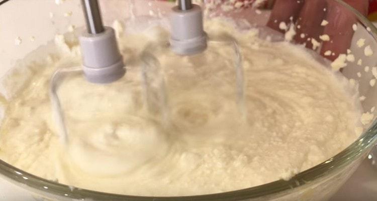 La massa deve essere interrotta con un mixer fino a che liscio.