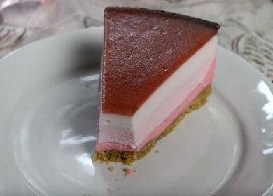 Ang pagluluto ng isang hindi kapani-paniwalang masarap na strawberry cheesecake cheese keso sa recipe na may mga hakbang sa hakbang na larawan.