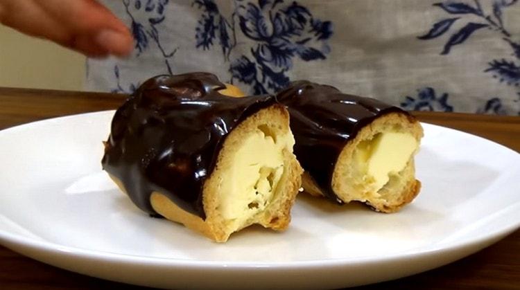 Questa è una ricetta classica per gli eclairs.