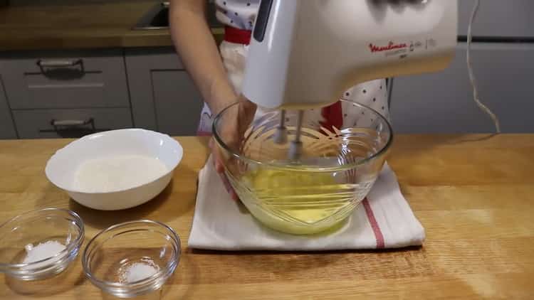 Per preparare una torta di banane, prepara gli ingredienti.