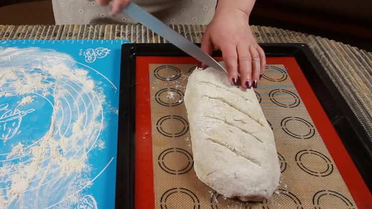 Per fare il pane senza lievito, tagliare l'impasto