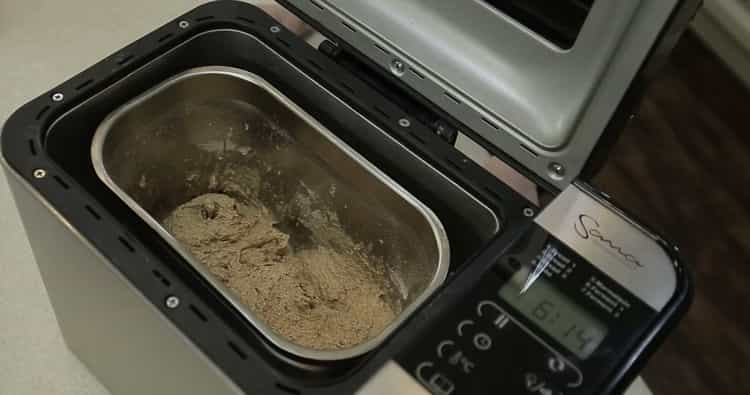 Per preparare il pane senza lievito in una macchina per il pane, metti l'impasto in una ciotola