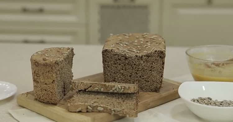 il pane senza lievito nella macchina per il pane è pronto