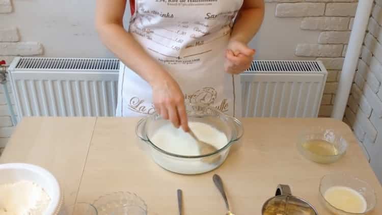 Per preparare i bianchi con carne macinata secondo una semplice ricetta, prepara gli ingredienti