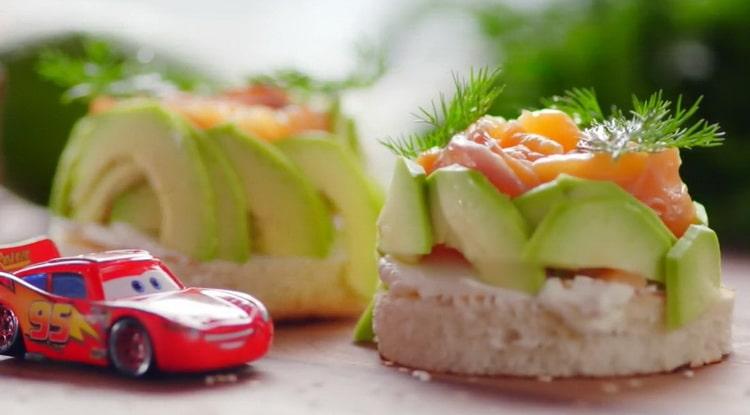 la bruschetta al salmone è pronta