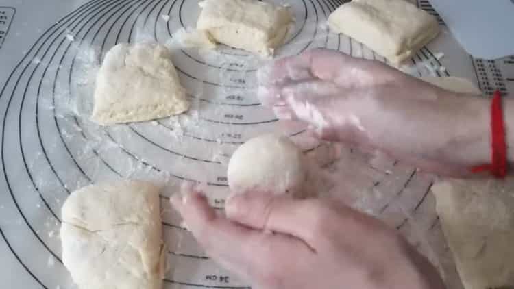 Forma una palla per fare rotoli di ricotta