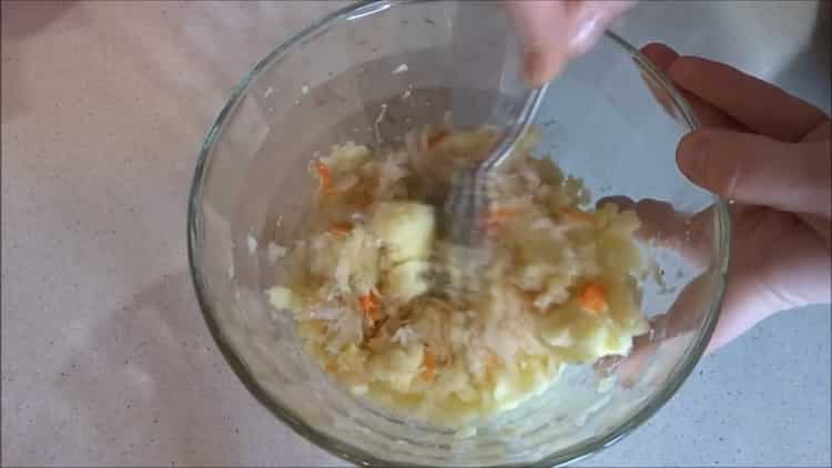 Per preparare gli gnocchi, prepara il ripieno