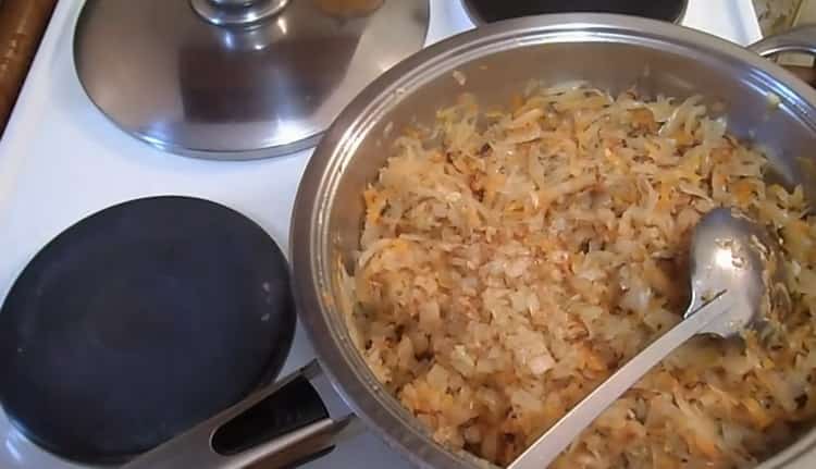 Per preparare gnocchi con crauti, preparare il ripieno