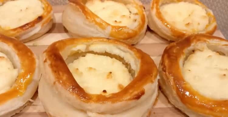 sono pronti i cheesecakes di pasta sfoglia con ricotta