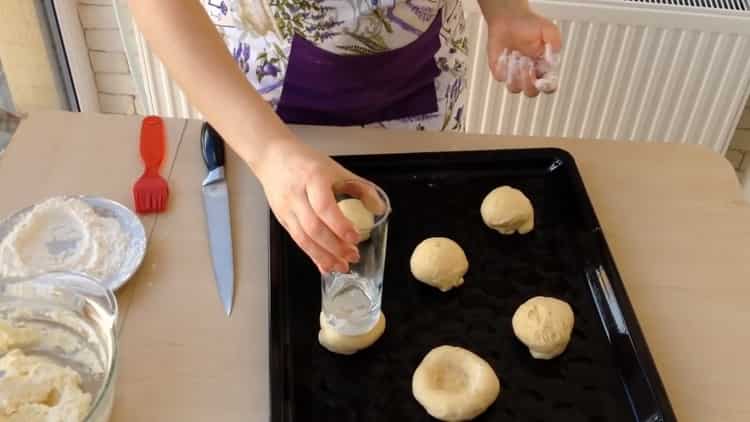 Per fare le torte di formaggio con la ricotta, fai una tacca