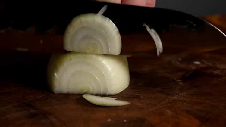 Per cucinare la pasta, prepara gli ingredienti