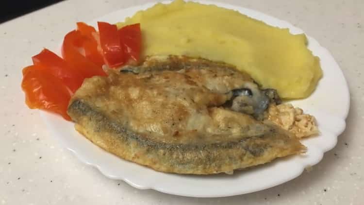 Come cucinare la bistecca di pesce gatto in pastella in una padella