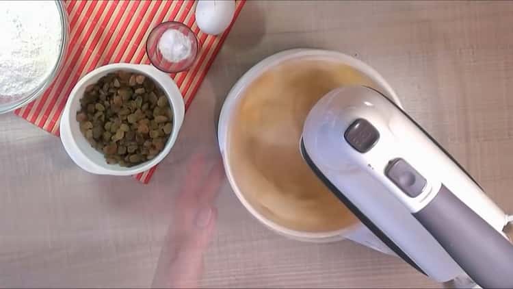 Per preparare un cupcake senza latte, prepara gli ingredienti