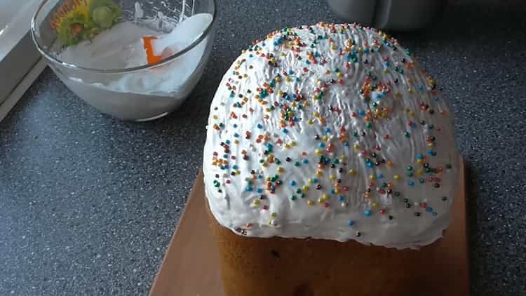 un cupcake cotto in una macchina per il pane è pronto