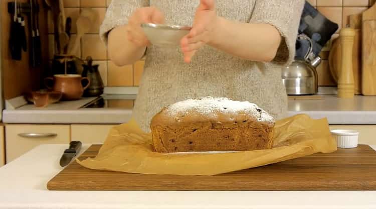 Per la preparazione della torta della capitale, prepara lo zucchero a velo