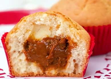 Deliziosi muffin fatti in casa con latte condensato bollito