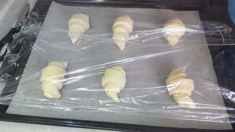 Per cuocere croissant di pasta sfoglia, preriscaldare il forno