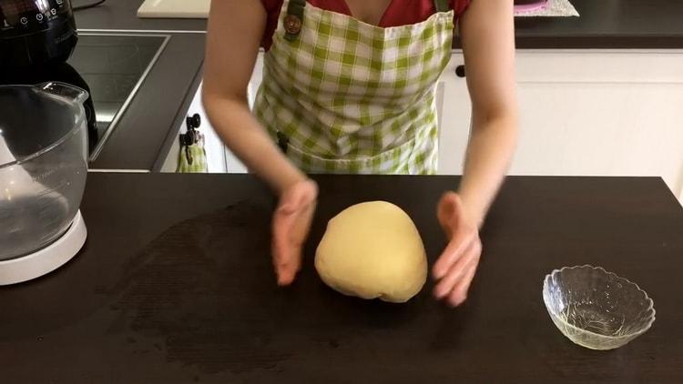 Per fare il pane di mais, prepara l'impasto